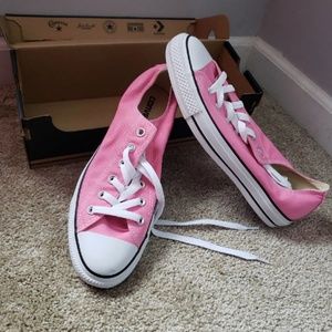 NEW Pink converse!